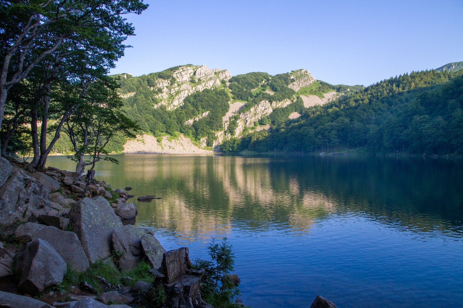 Lago Santo Parmense, specchio d'acqua di origine glaciale dell'Appennino Tosco-Emiliano